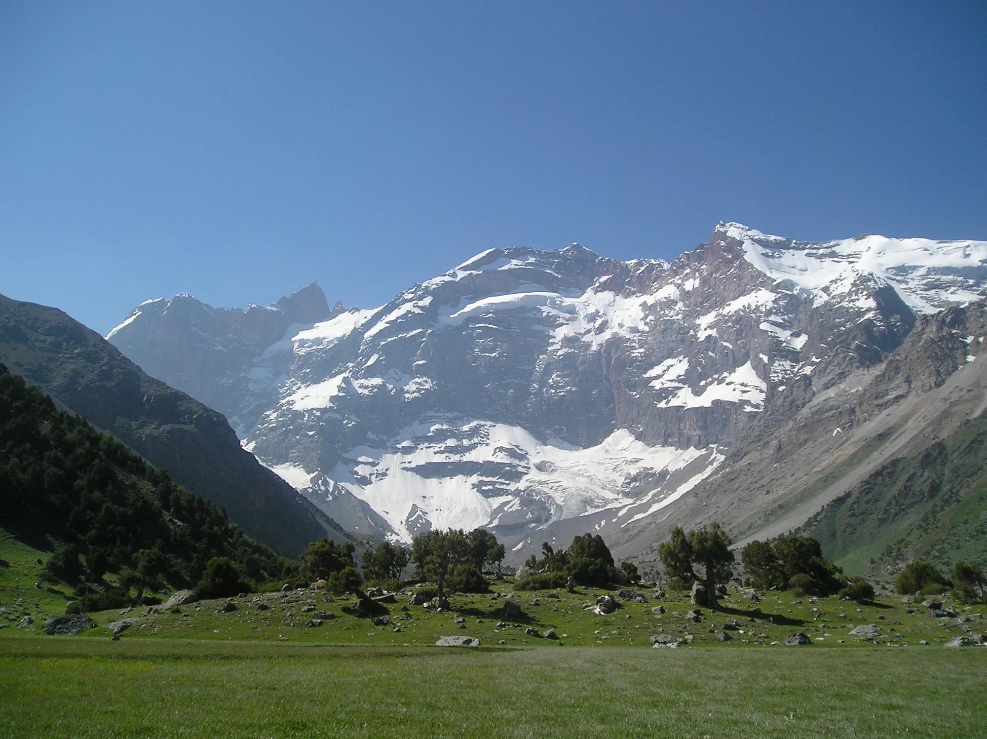 Ghazza and Vory: villages of the Fann Mountains